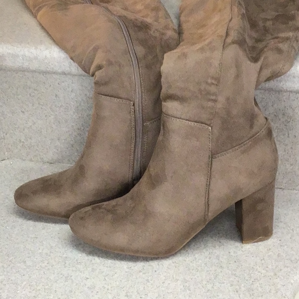 Boots, top moda, nwot